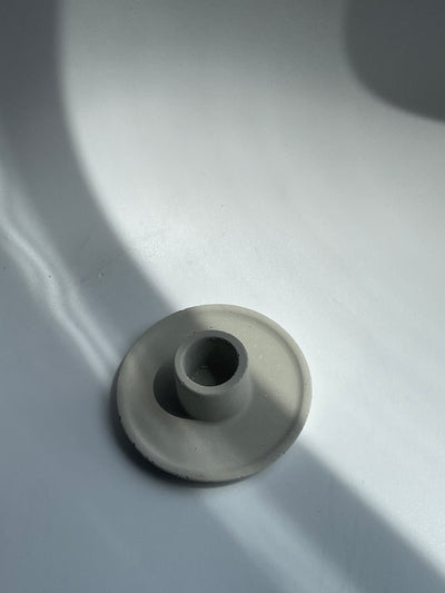 Traditional Concrete Holder